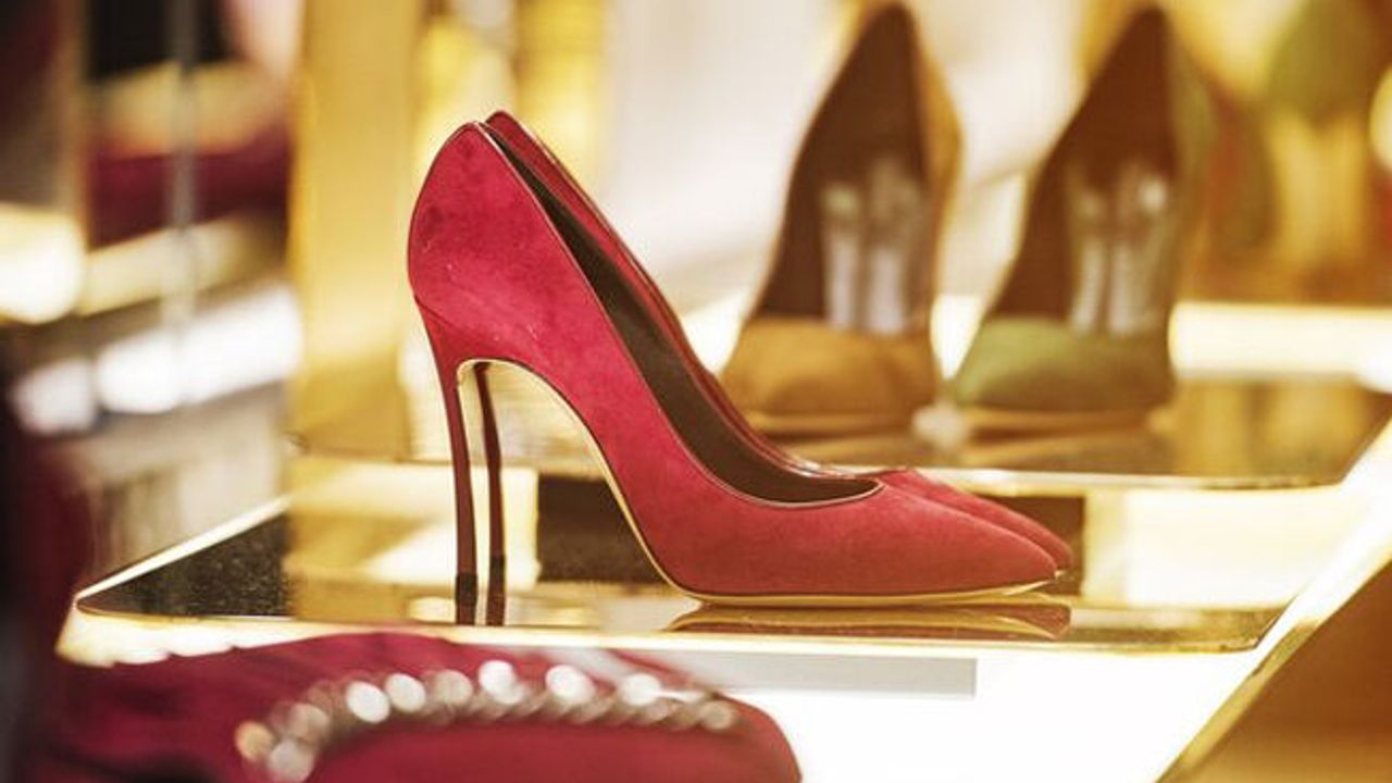 Uzmanlardan topuklu ayakkabı giyen kadınlara uyarılar!