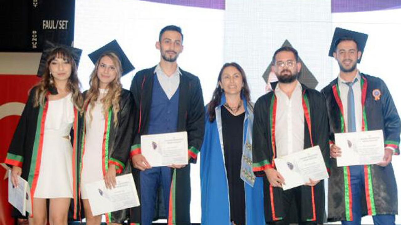 Hukuk Fakültesi'nde mezuniyet töreni