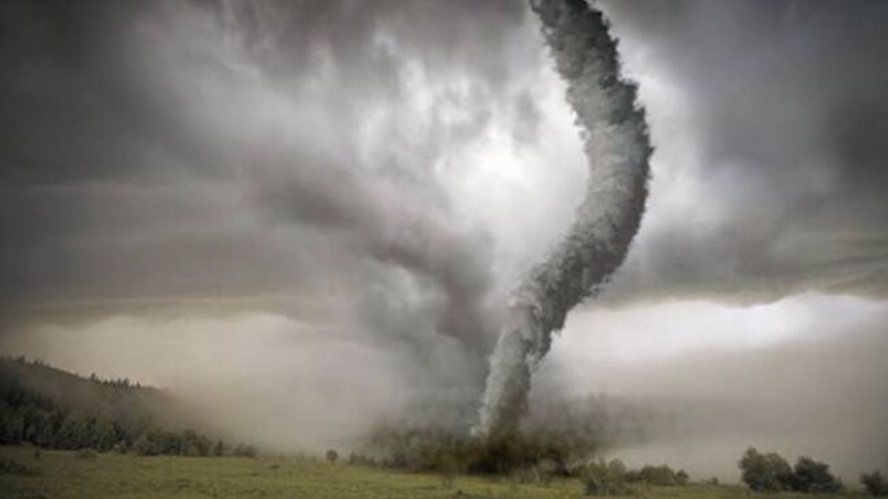 Hortum, şenlik alanındaki çadırları devirdi: 6 yaralı