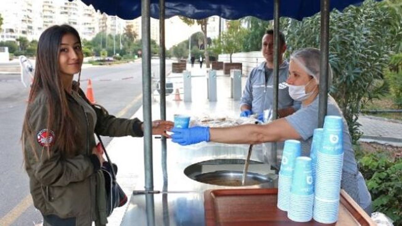 Üniversitelinin çorbası Büyükşehir'den