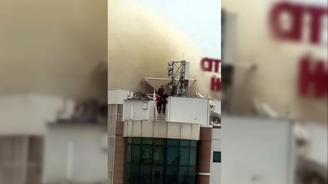 Antalya'da, 4 yıldızlı otelin çatısında yangın