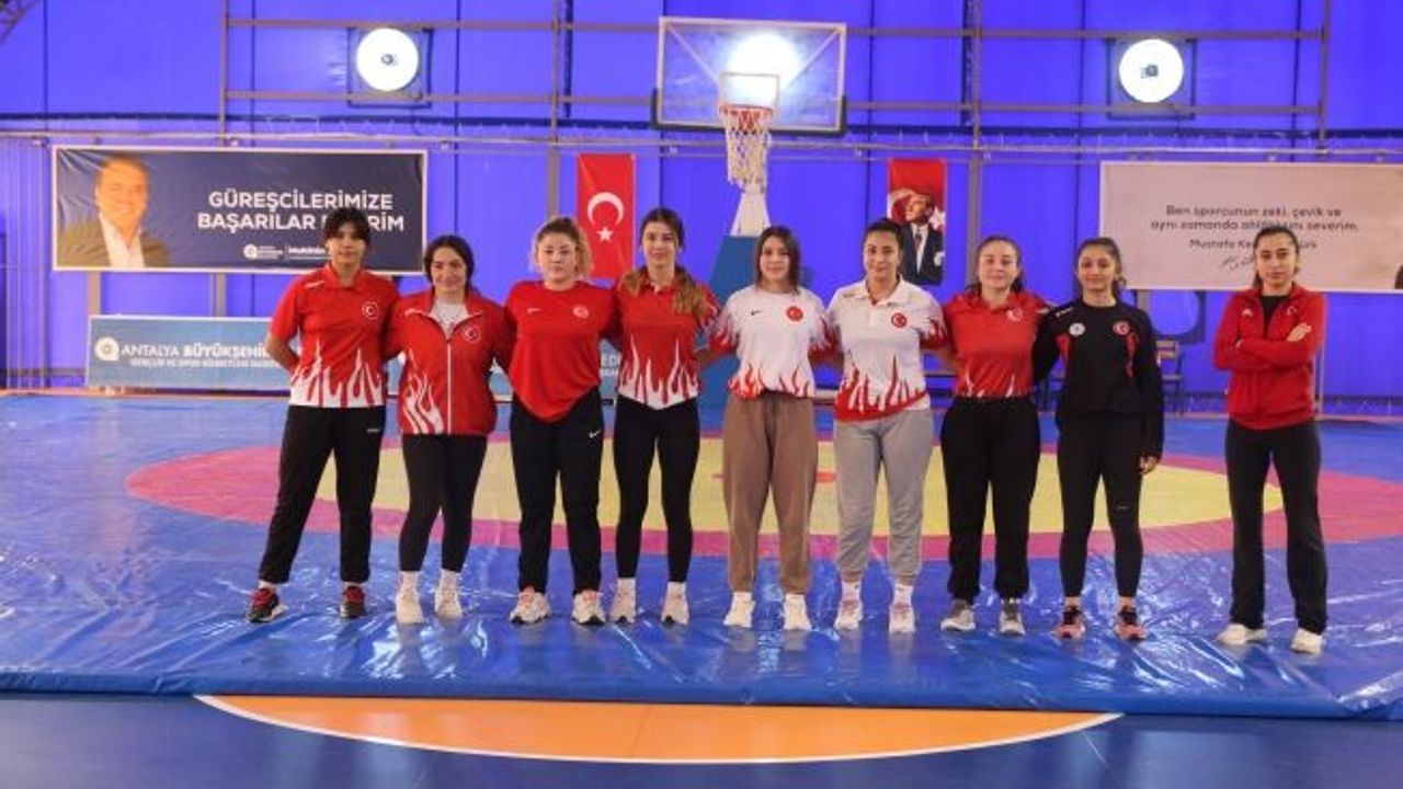 Büyükşehir’in kadın güreşçileri milli takım için ter dökecek