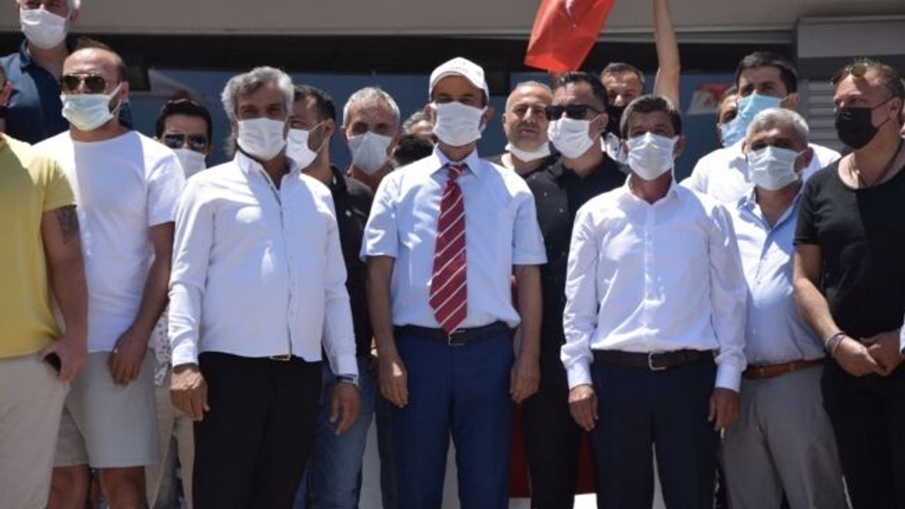 Turizm bölgesi Kundu'da toplanan esnaf, yeni saat ayarlaması istedi