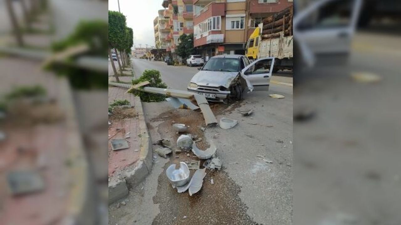  Aydınlatma direğine çarpan otomobilin sürücüsü yaralandı