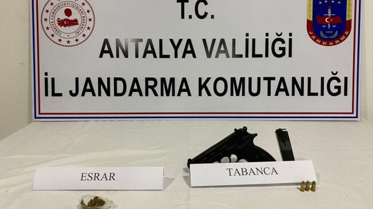  Jandarma tehdit olayı için gittiği evde uyuşturucu ve silah buldu