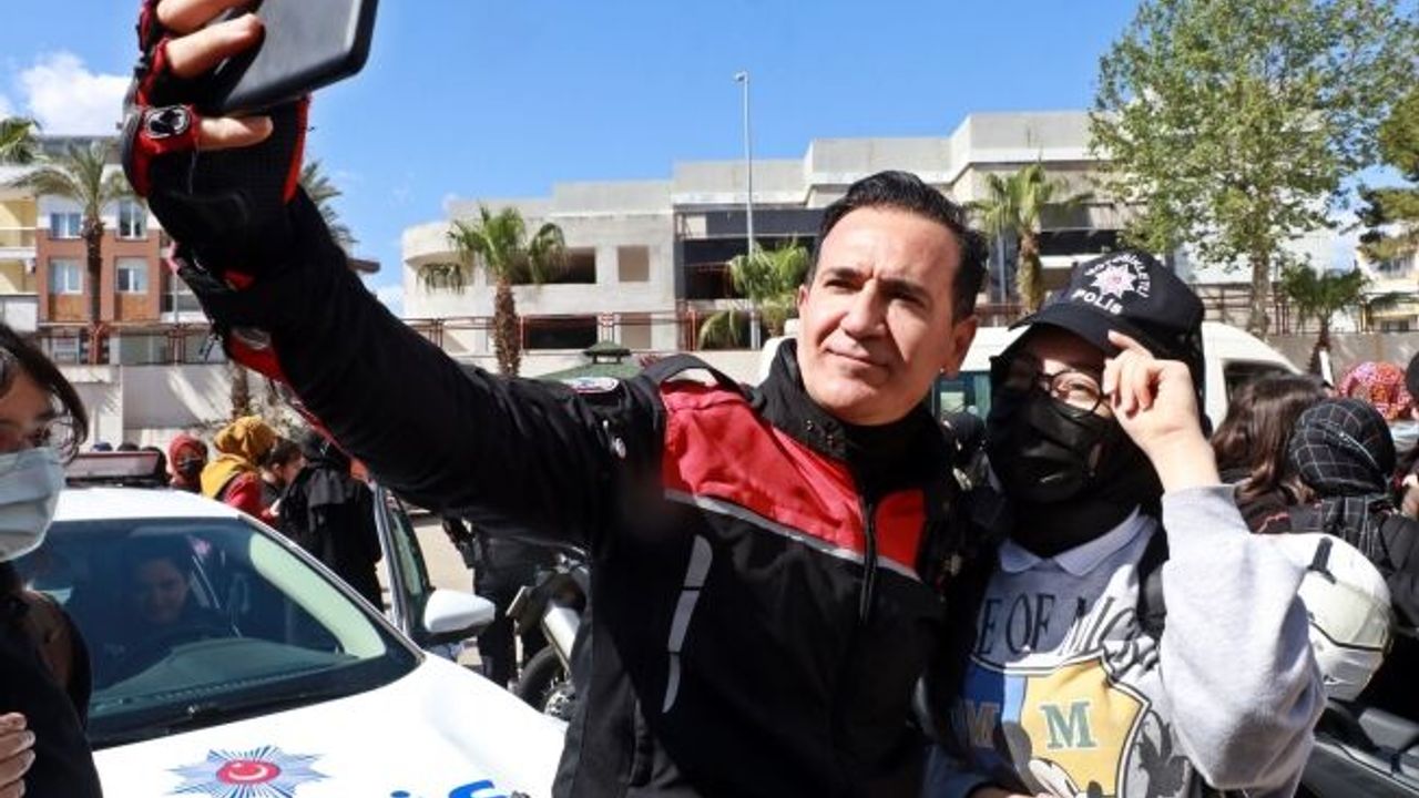 ‘Kavga’ ihbarına giden polislere öğrencilerden sürpriz