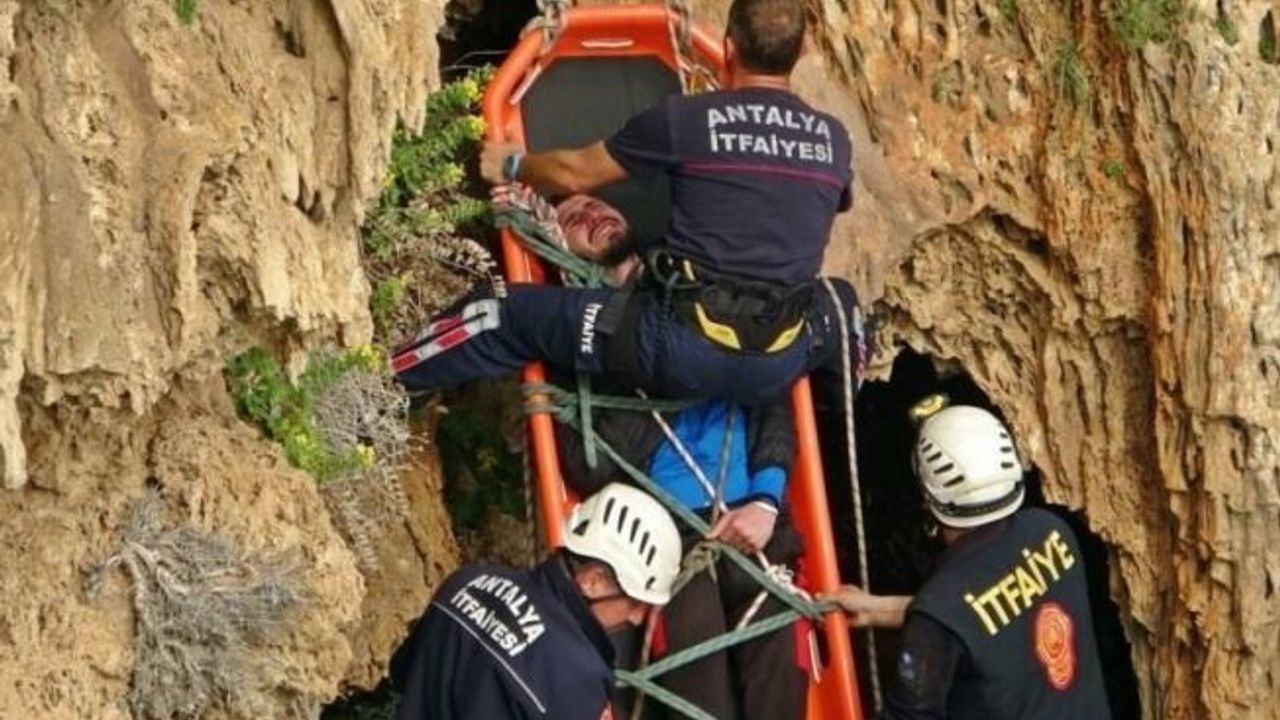Manzara keyfi için çıktığı falezlerden düştü