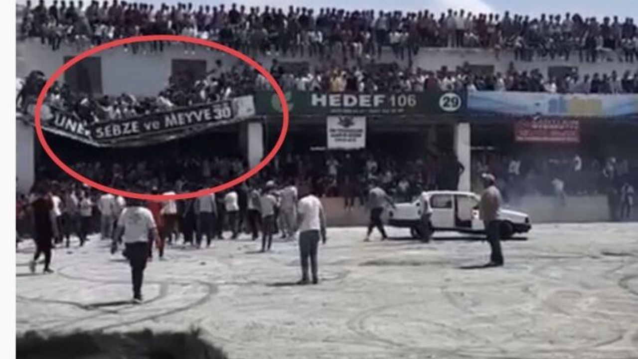 Drift festivalini izleyenlerin bulunduğu balkon çöktü!