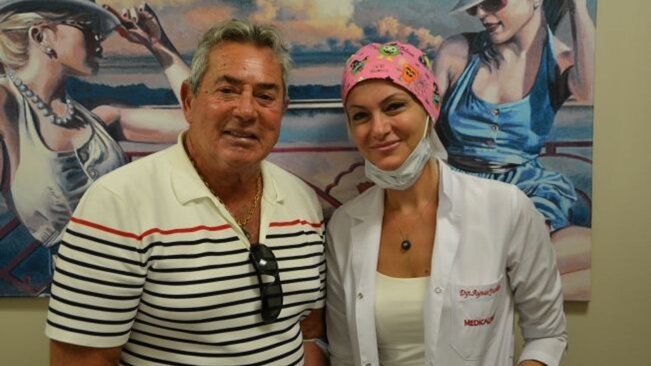 79 yaşındaki Sanatçı Salih Güney, Antalya'da sağlık kontrolü yaptırdı