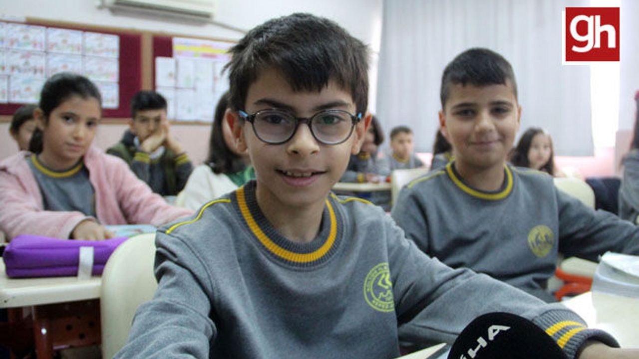 Antalya'da 5 bin 400 depremzede çocuk okula başladı