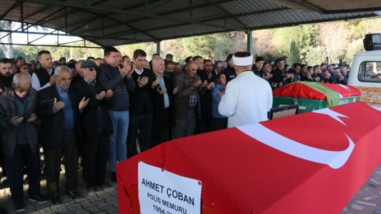 Aksu'da Türk bayrağına sarılı cenazeler gözyaşları arasında toprağa verildi