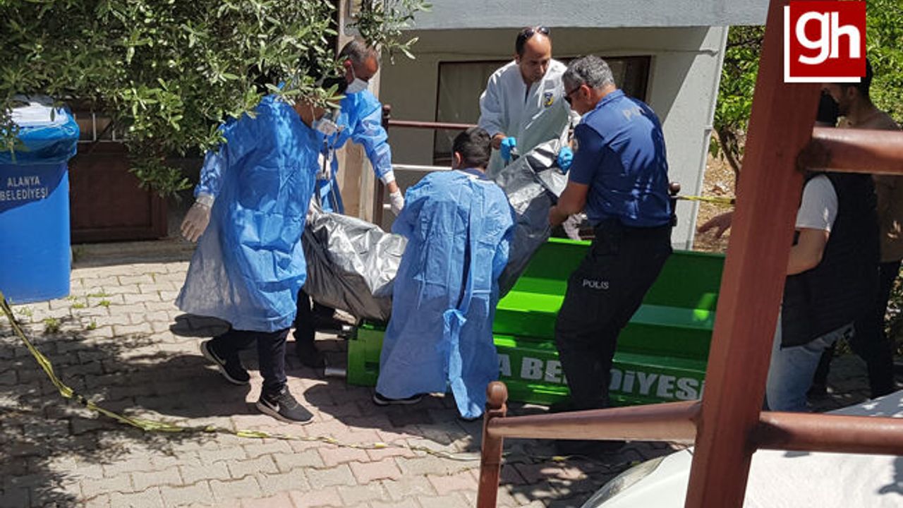 Boğazından bıçaklanmış ceset elbise dolabından çıktı