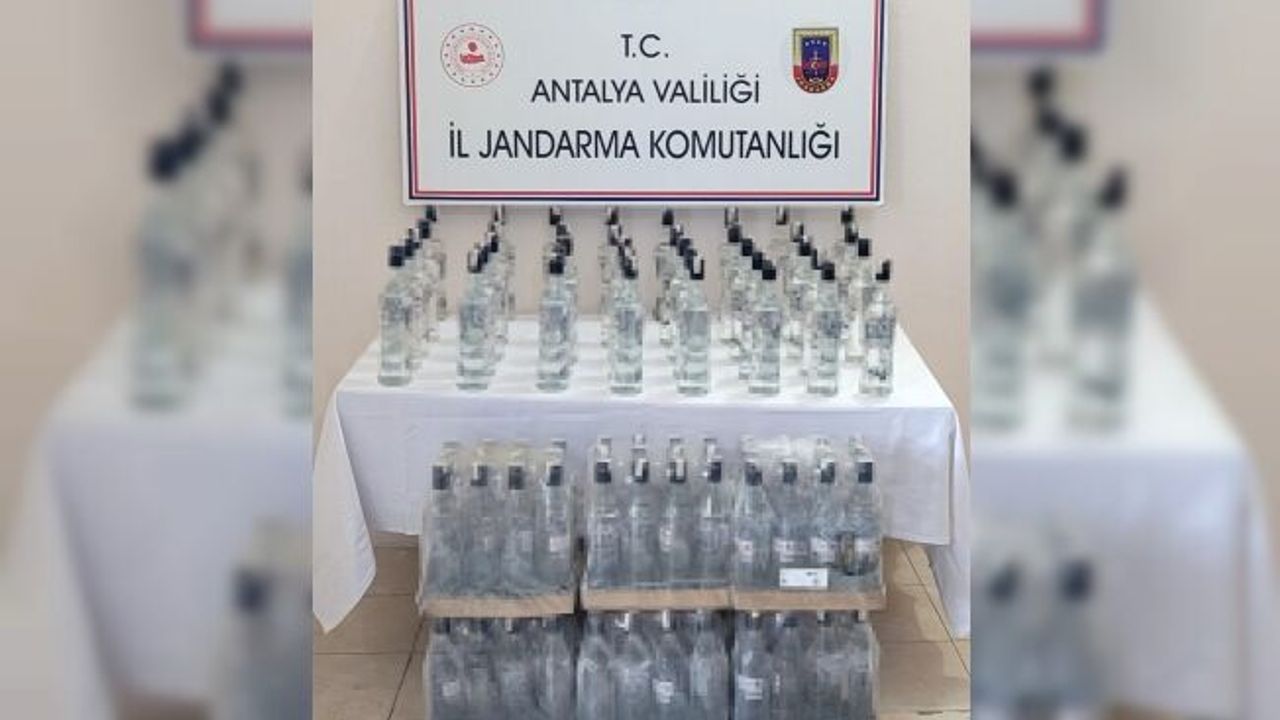 Kemer'de jandarmadan kaçak içki operasyonu