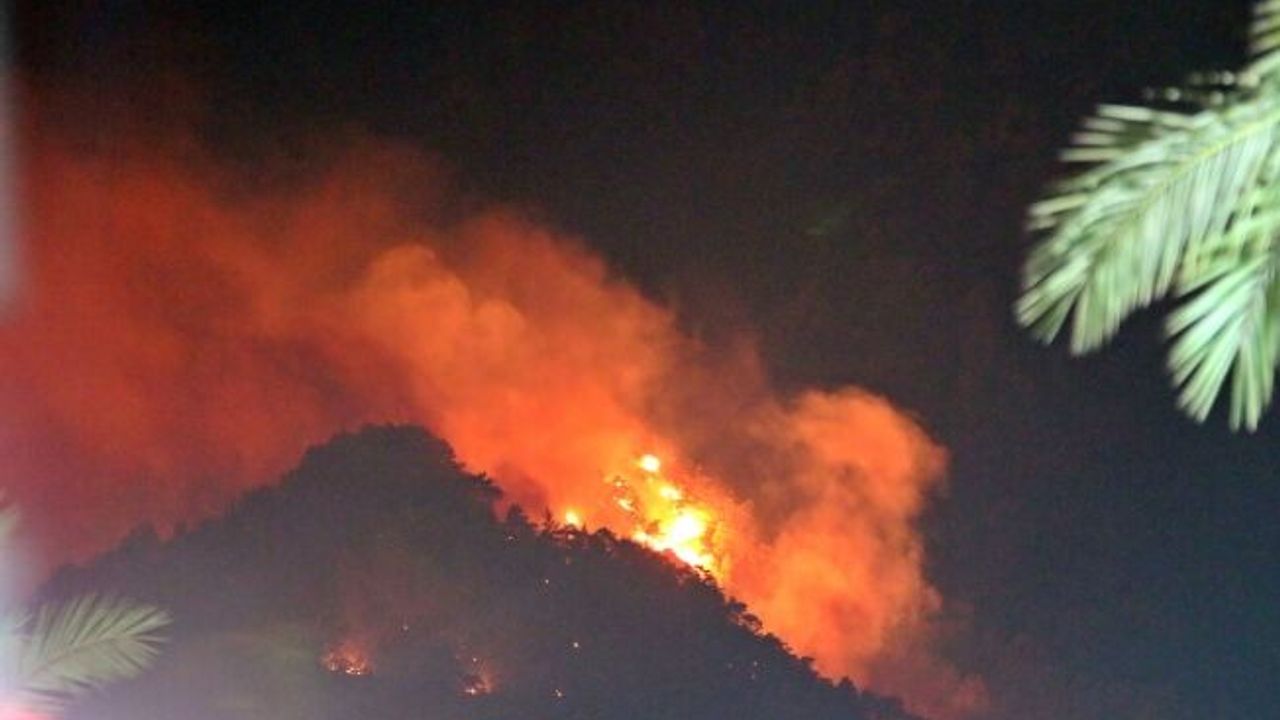 Kemer’de orman yangını 35’inci saatinde devam ediyor