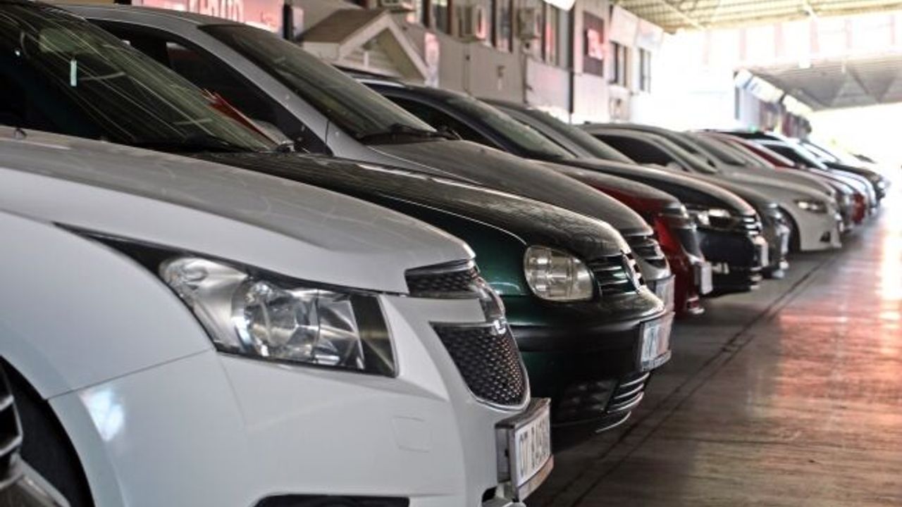  Sıfır otomobile el altından para alarak oda başkanını bile dolandırmaya çalıştılar