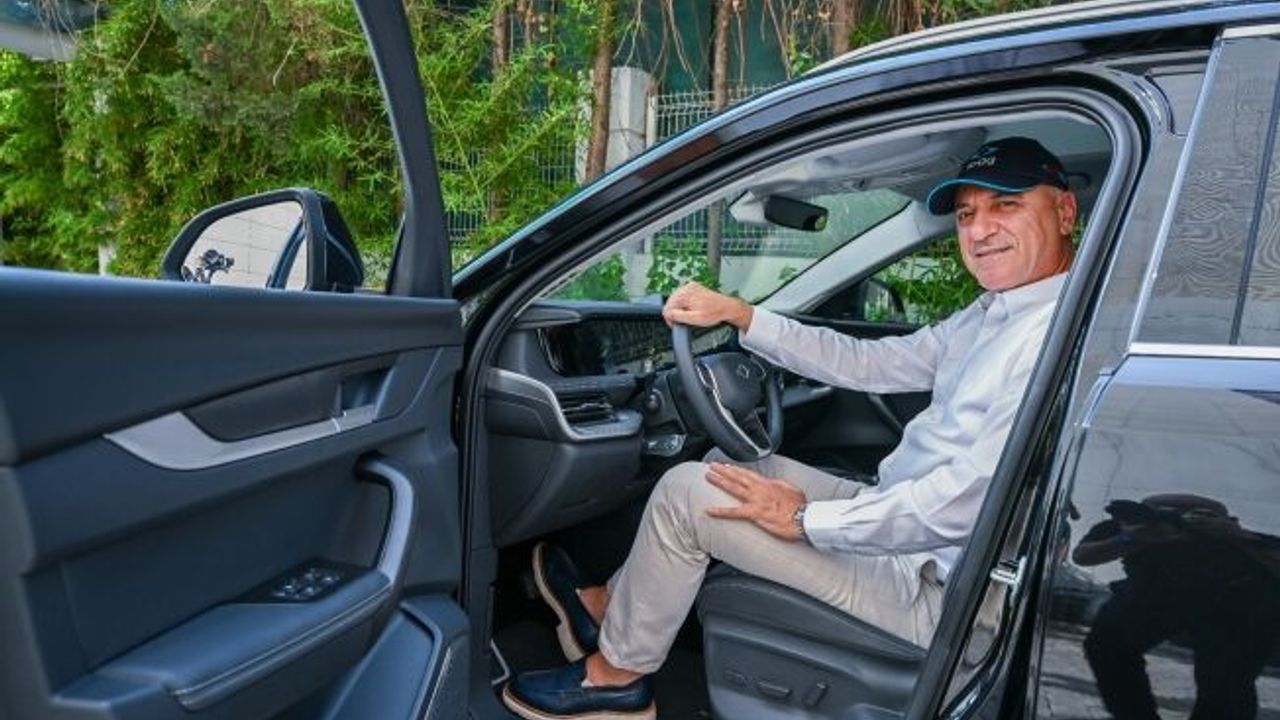 ATSO, Türkiye'nin ilk yerli otomobili Togg'u teslim aldı