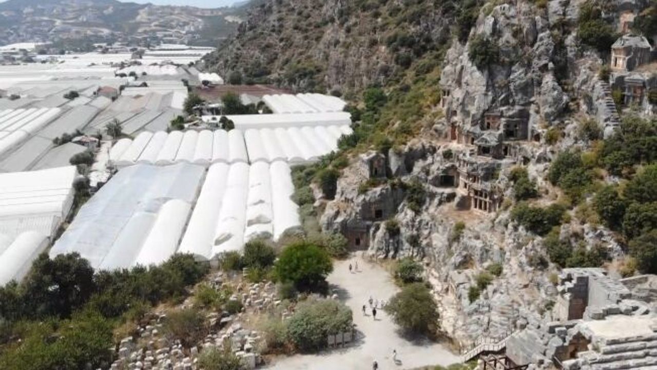 Myra Antik Kentinde kazılar tapulu arazilere takıldı