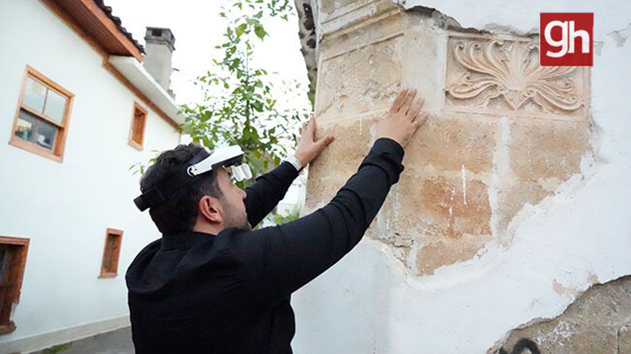 Dökülen sıvanın altından 700 yıllık tarih çıktı