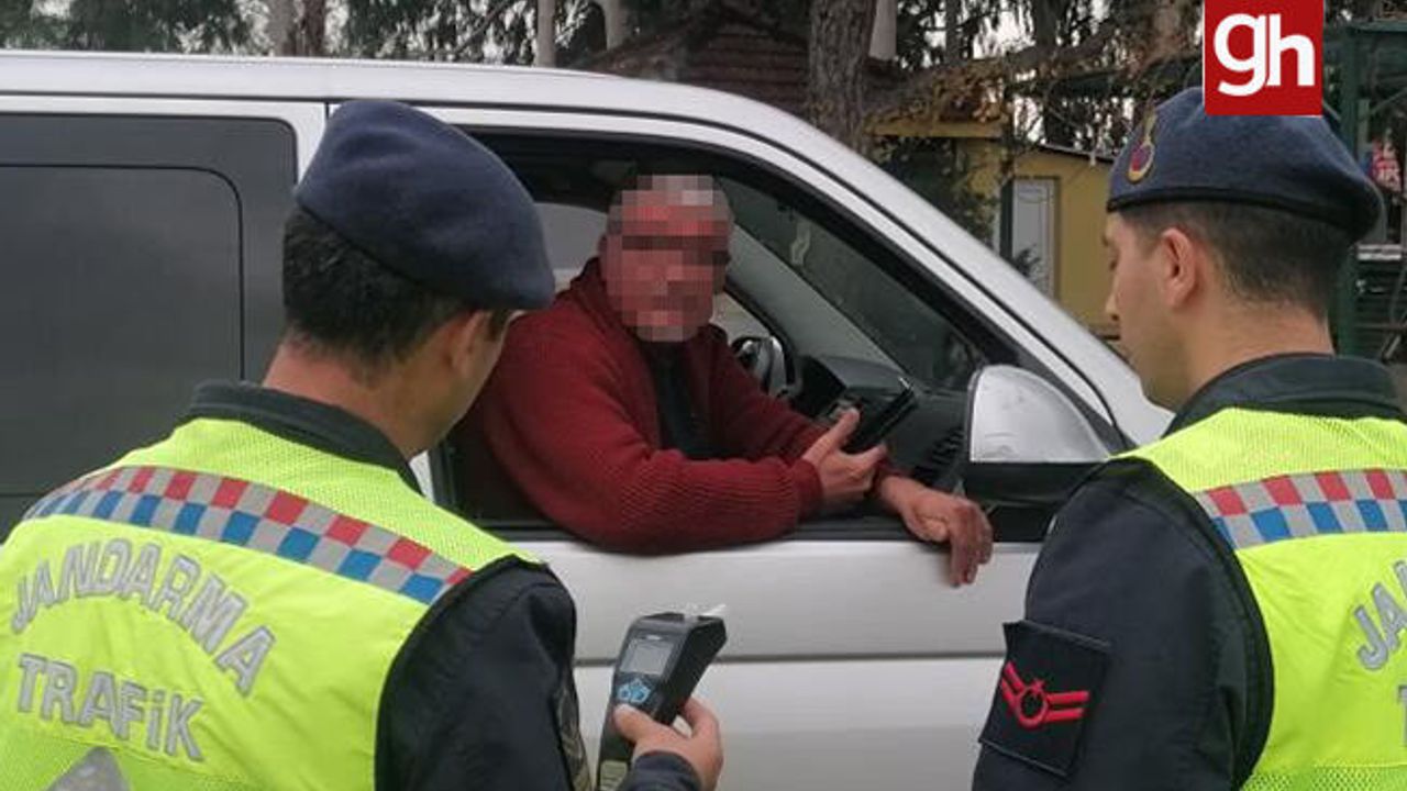 Jandarma alkolmetreyi üfletmek için yarım saat dil döktü, üfleyince cezayı yedi