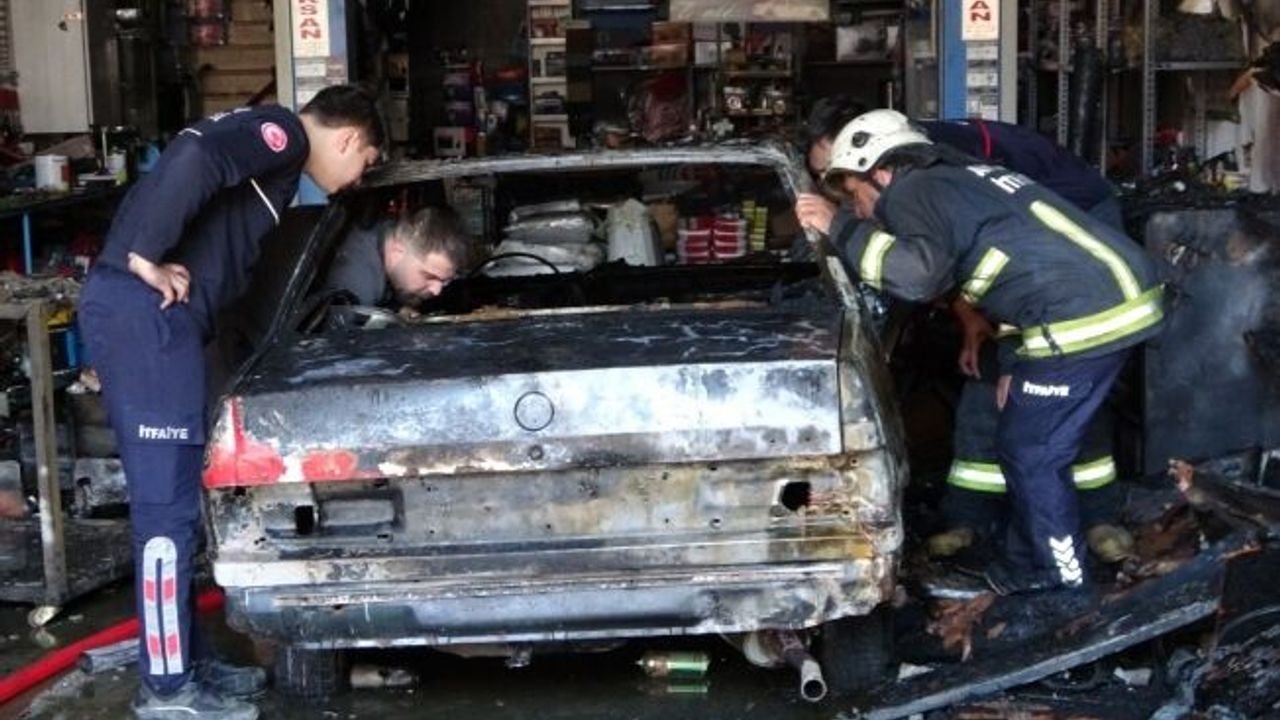 Oto aksesuarı yapılan iş yeri yangında küle döndü, sahipleri gözyaşı döktü
