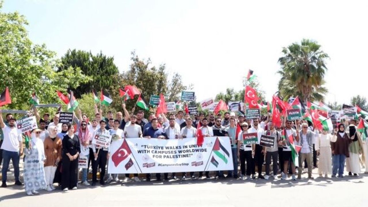 Üniversite öğrencileri, İsrail saldırılarını protesto etti