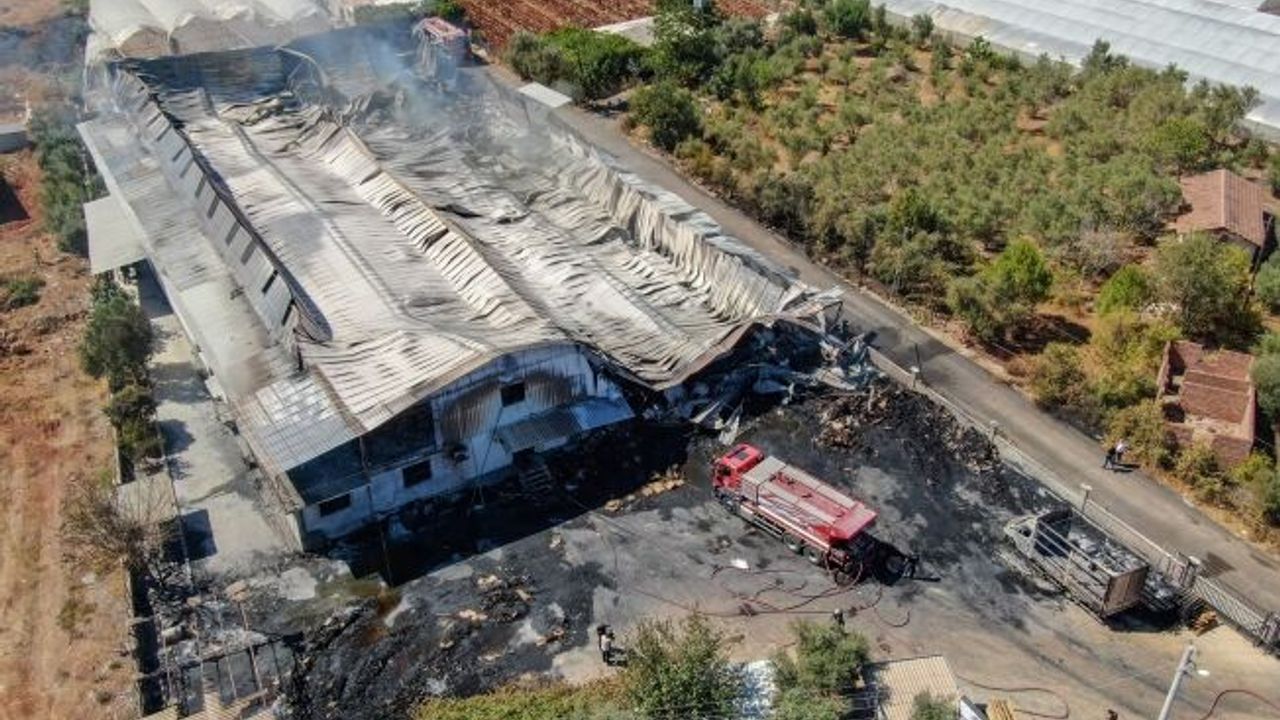 Aksu'da karton fabrikası kül oldu, maddi hasar 100 milyon TL