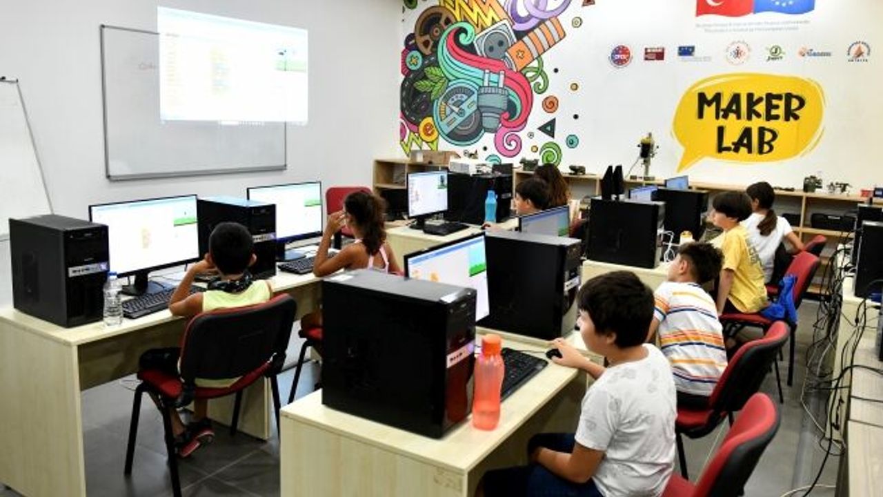 Muratpaşa’da robotik-kodlama eğitimi ilk mezunlarını verdi