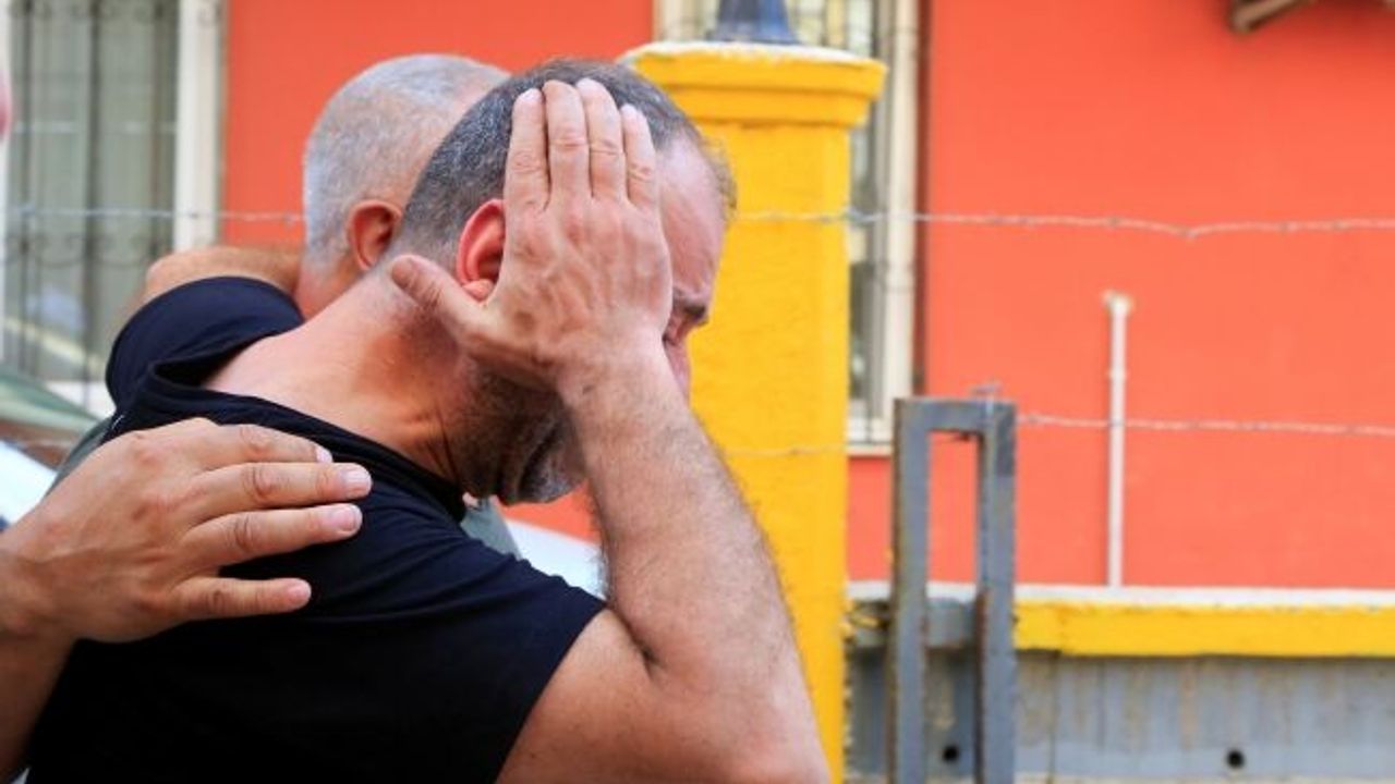Annesinin ölüm haberini alan oğlu gözyaşlarına boğuldu
