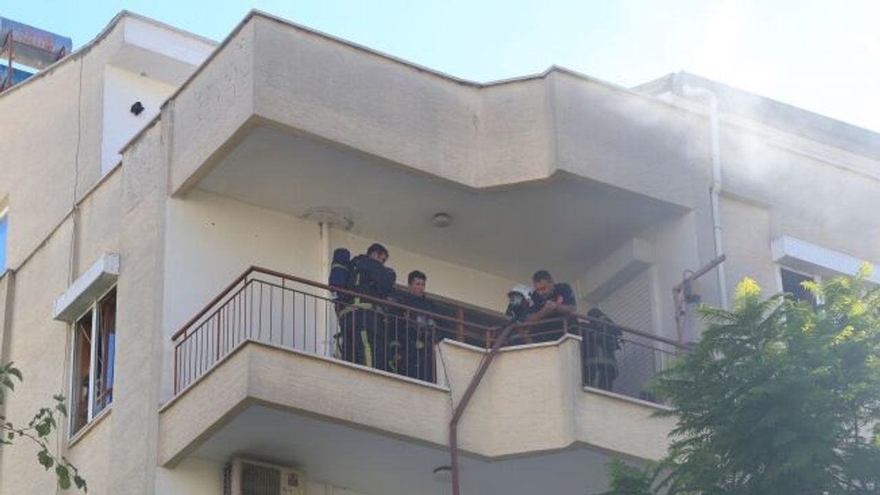  Dairede çıkan yangın apartman sakinlerini sokağa döktü