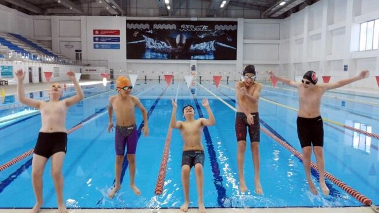 Kepez’de yüzme keyfi kışın da devam ediyor