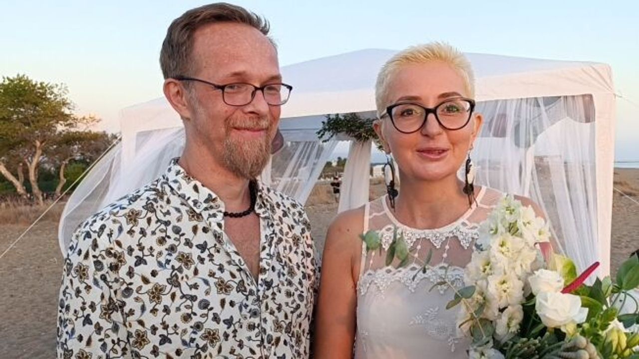  Rus ve Ukraynalı çiftin aşkı Antalya'da nikahla taçlandı