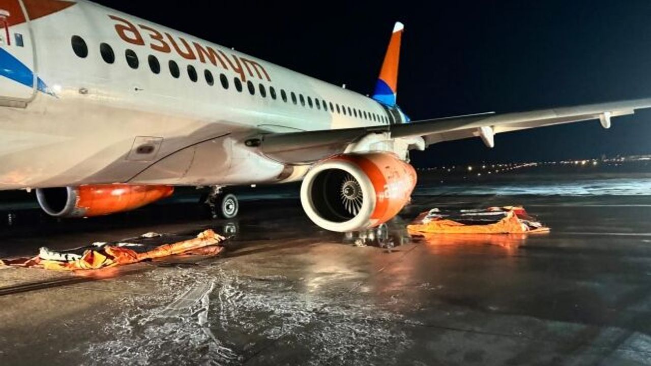Antalya'da yanan yolcu uçağa rekor sürede müdahale