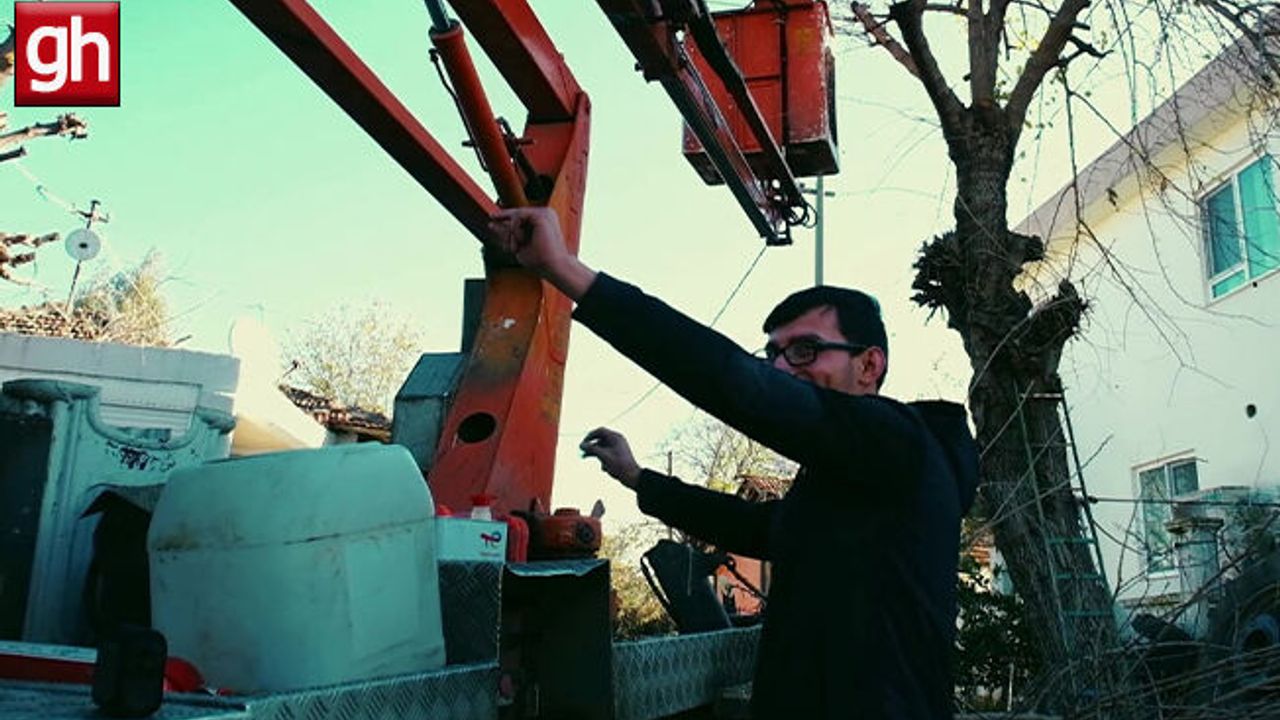 Aksu belediyesi çalışanlarından oyun havası eşliğinde mesai