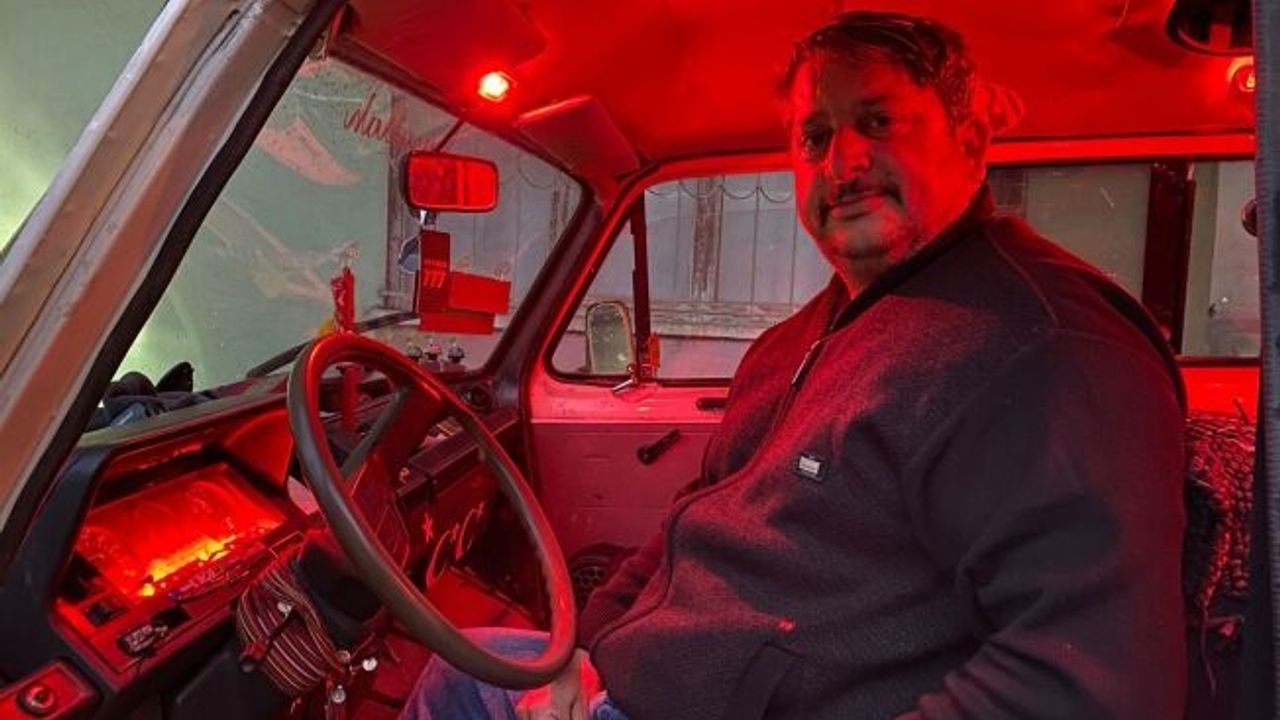 Nostaljik minibüsünden teybi çalınan adamdan hırsıza 'Şiki Şiki Baba' tepkisi