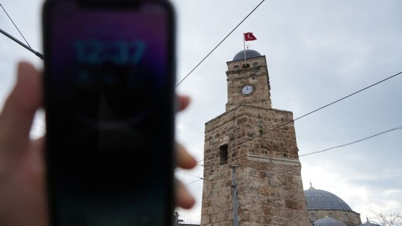 Tarihi Saat Kulesi’nde zamana meydan okuyamayan saat!