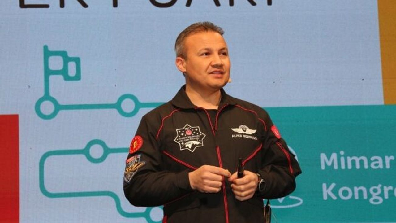 Alper Gezeravcı: "Ay yüzeyine iniş yapan 6'ncı ülke olmayı hedefliyoruz"