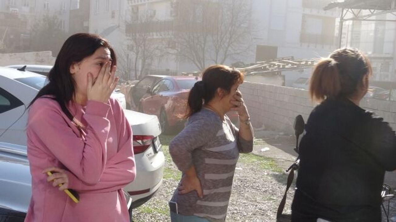 Antalya'da iş yeri deposunda yangın çıktı, çalışanlar gözyaşları içinde kaldı