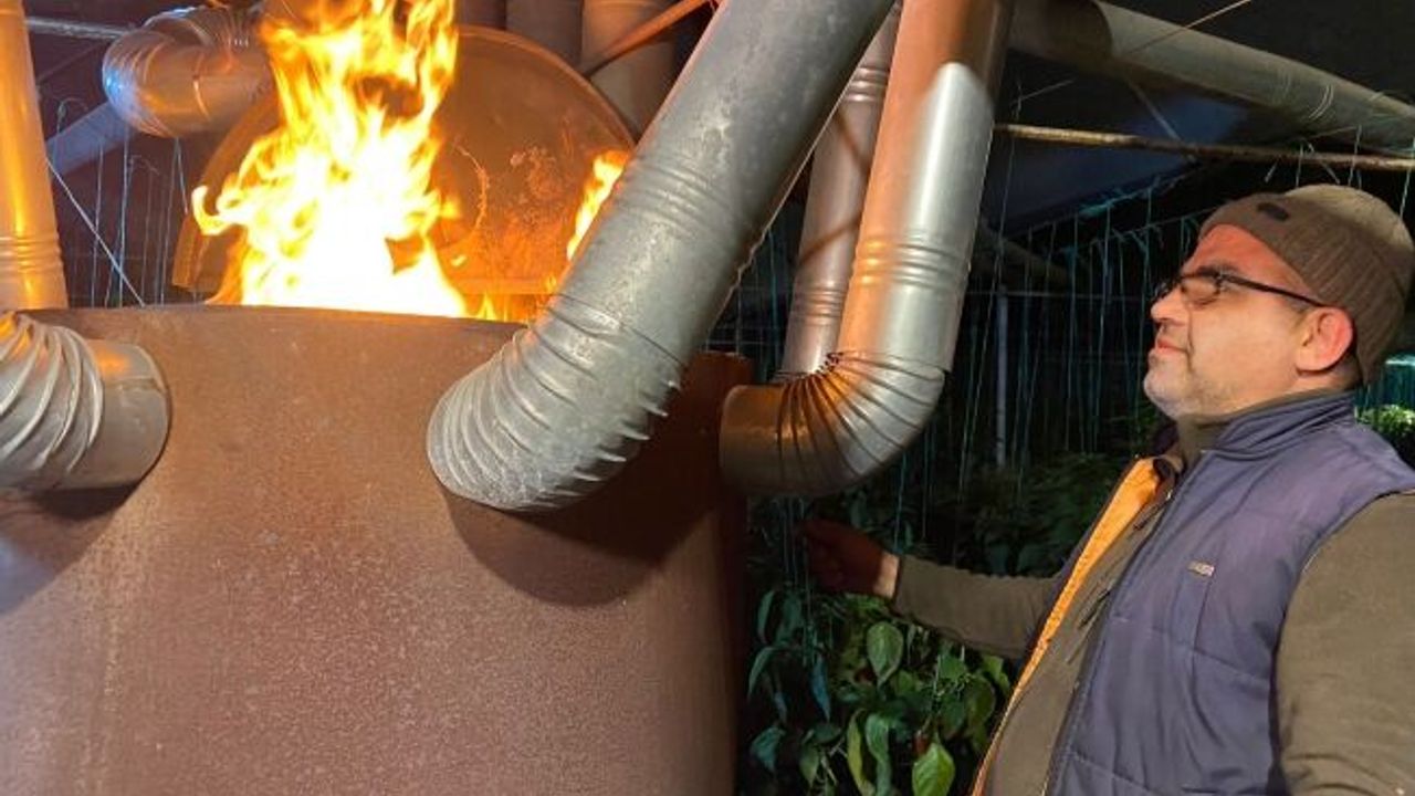  Antalya'da sıcaklık gece sıfırın altına düştü, seralarda 'zirai don' nöbeti başladı