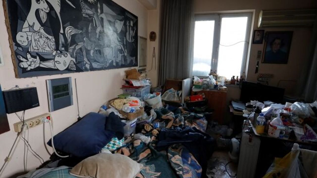 Antalya'da vefat eden adamın evinden 2 kamyon çöp çıktı