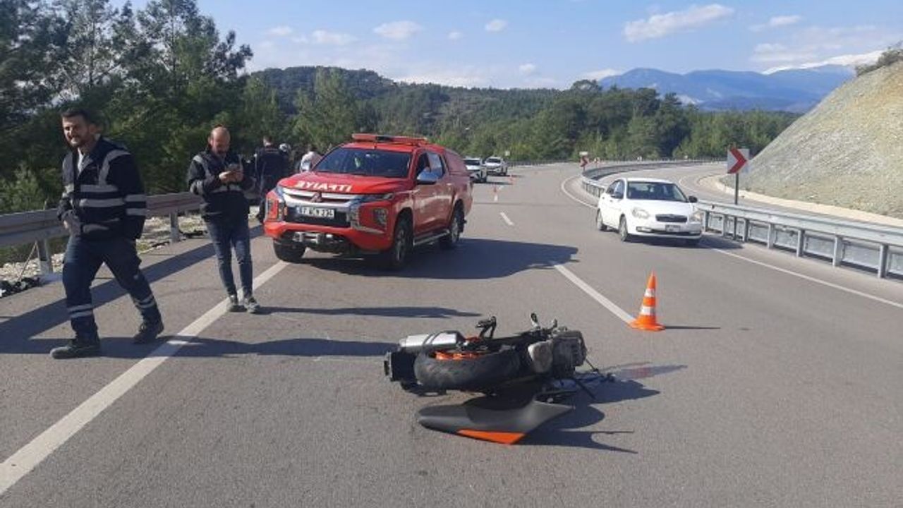 Antalya'da yunus polisi trafik kazasında hayatını kaybetti