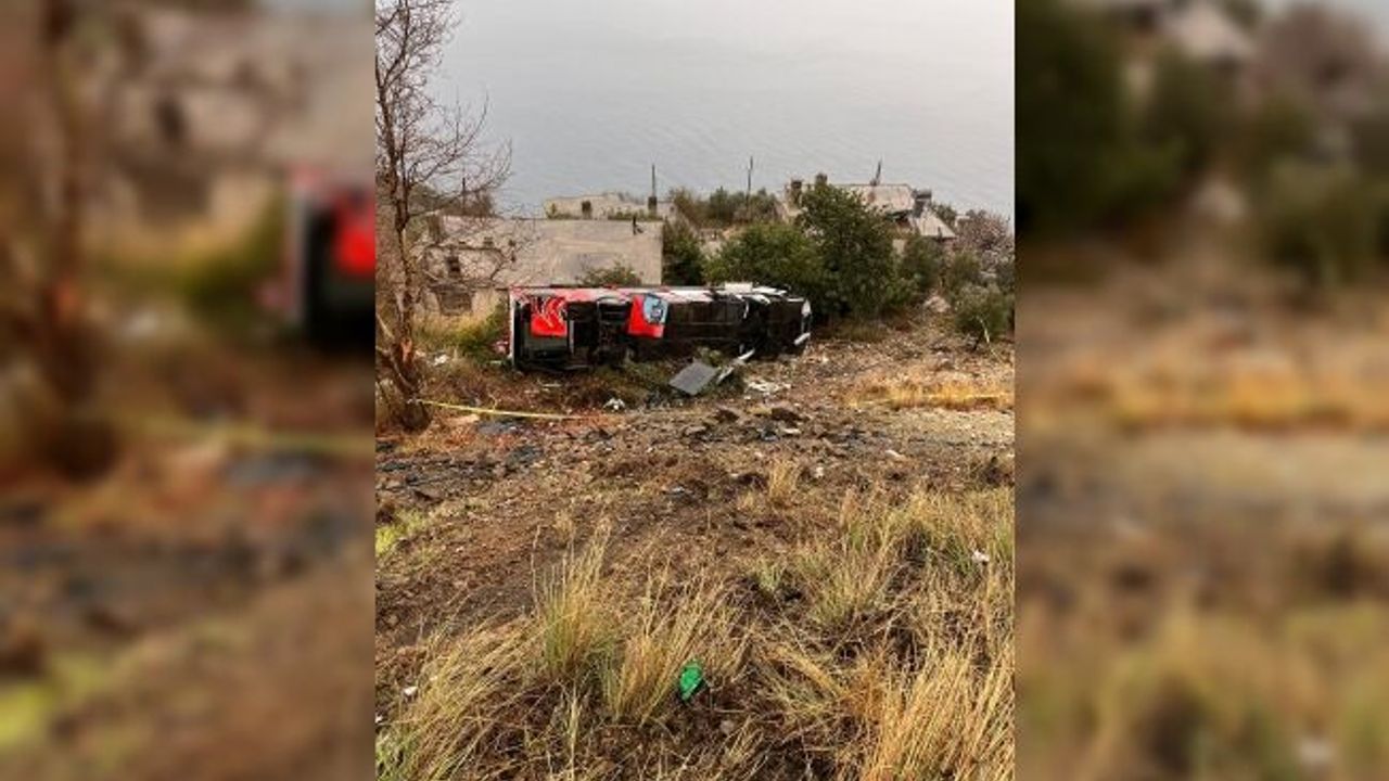Kaza sonrası elektrik hattı onarımını yapan işçi, akıma kapılarak yaralandı