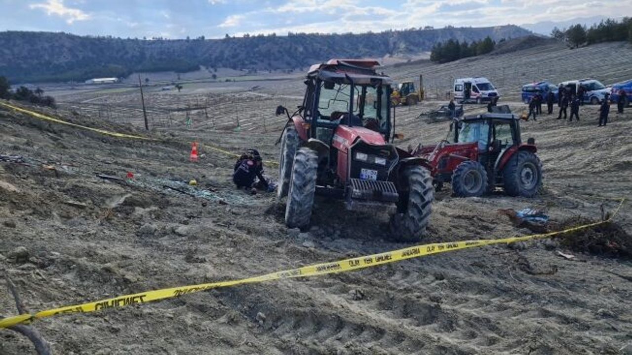 Traktör devrildi, sürücü altında kalarak yaşamını yitirdi!