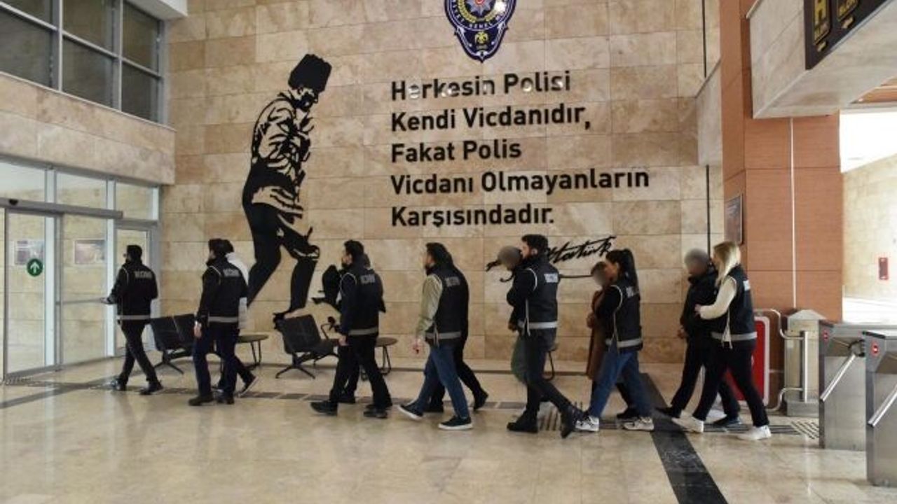 Antalya'da irtikap ve nitelikli dolandırıcılık suçundan 8 şüpheliden 4'ü tutuklandı