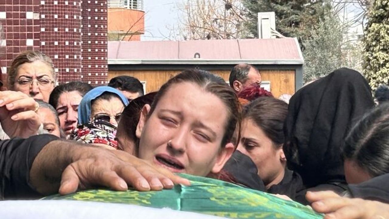 Genç hemşire son yolculuğuna gözyaşları içinde uğurlandı!