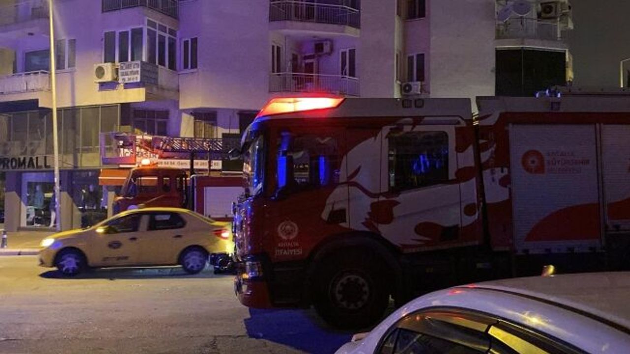 Eşyalarını yenilediği evi alevlere teslim oldu