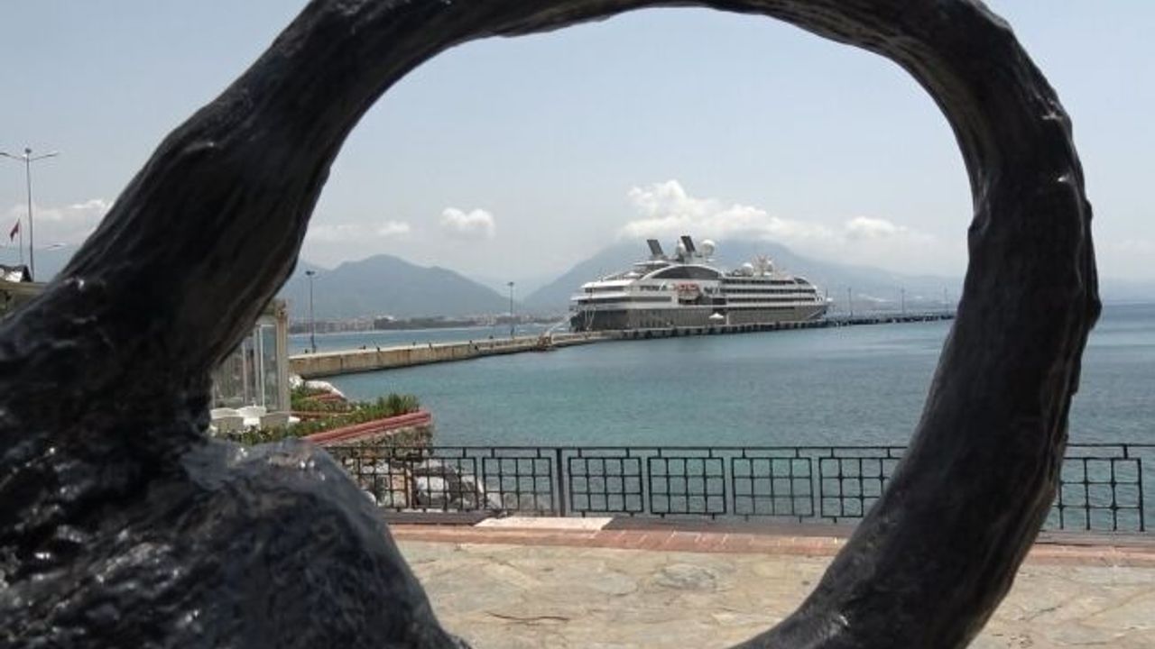 Alanya'ya kruvaziyerle 187 turist geldi