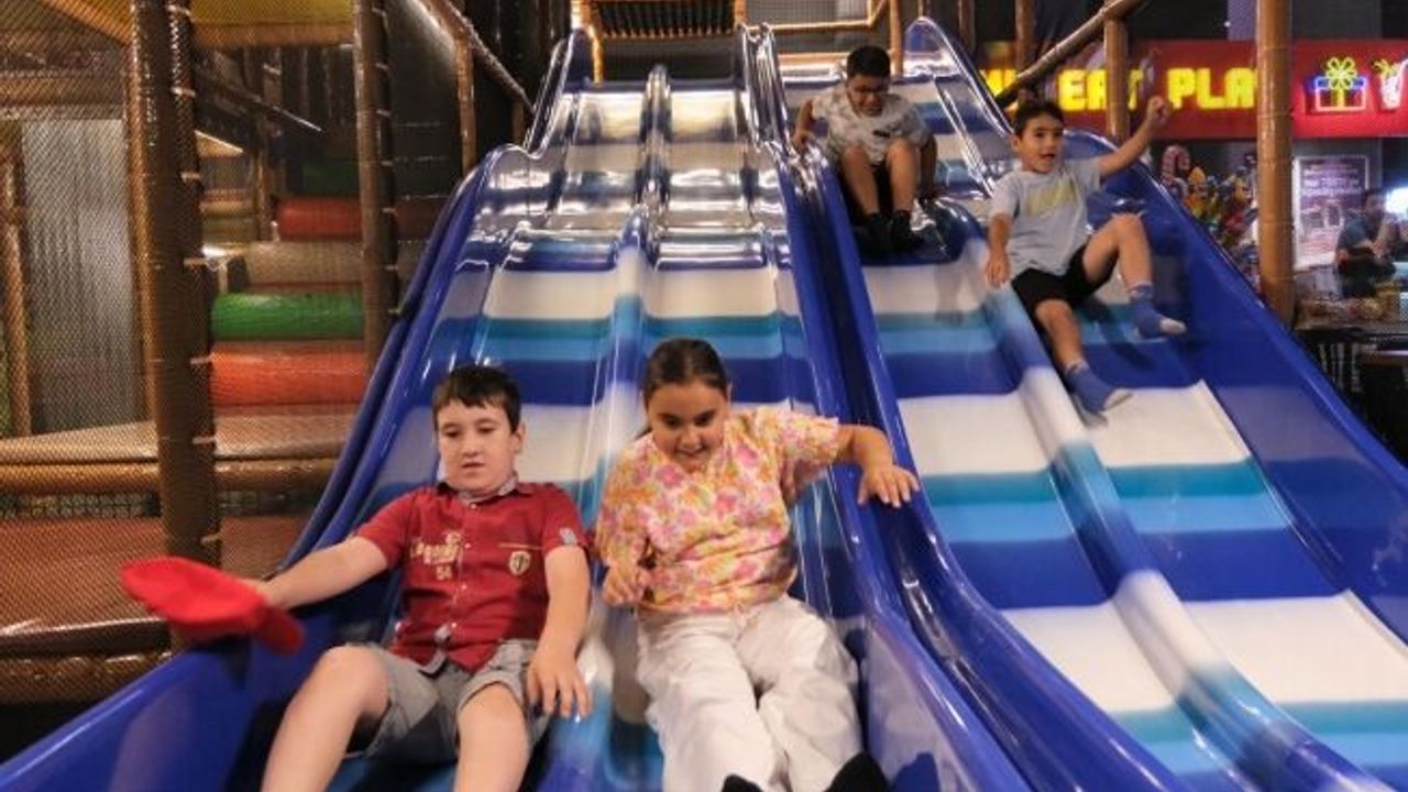 MÜSİAD Antalya'dan çocuklara karne şenliği