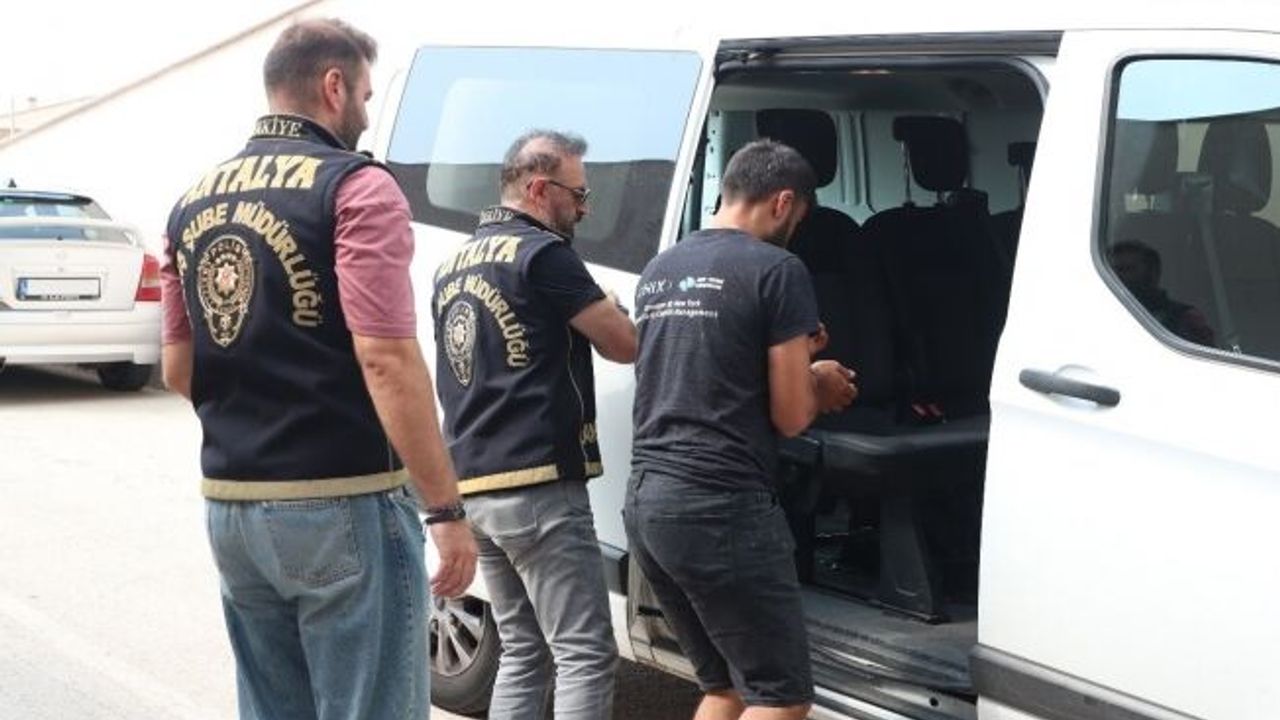 Antalya'da aranan 125 şahıs eş zamanlı operasyonla yakalandı