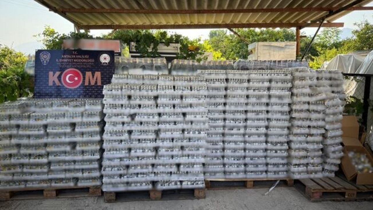 Antalya’da kaçakçılık operasyonunda 39 bin 944 şişe kaçak içki ele geçirildi