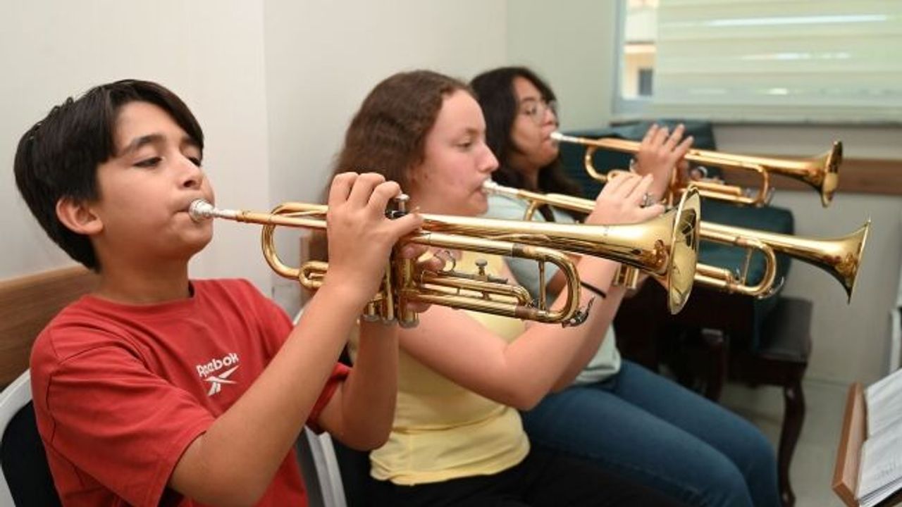 Kemer’de ücretsiz yaz kursları ilgi görüyor